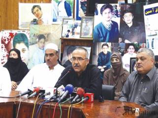 parents-of-aps-martyrs-threaten-capital-sit-in-1431828110-6122